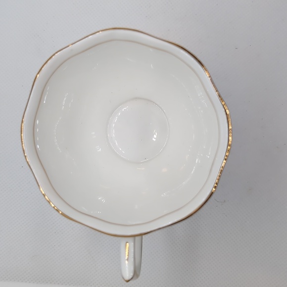 Royal Albert Tea Cup and Saucer - Picture 6 of 8